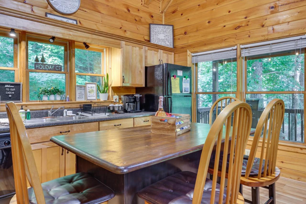 Riverfront Ellijay Cabin With Deck And Pool Access! Exterior photo