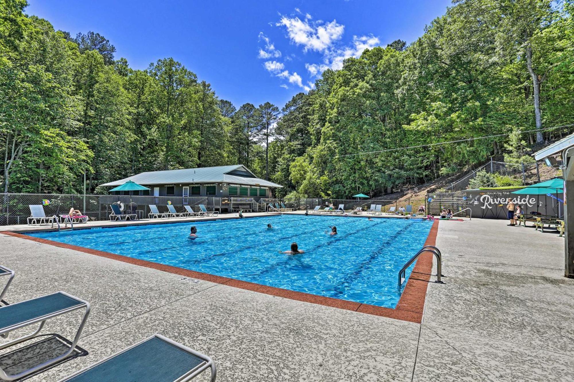 Riverfront Ellijay Cabin With Deck And Pool Access! Exterior photo