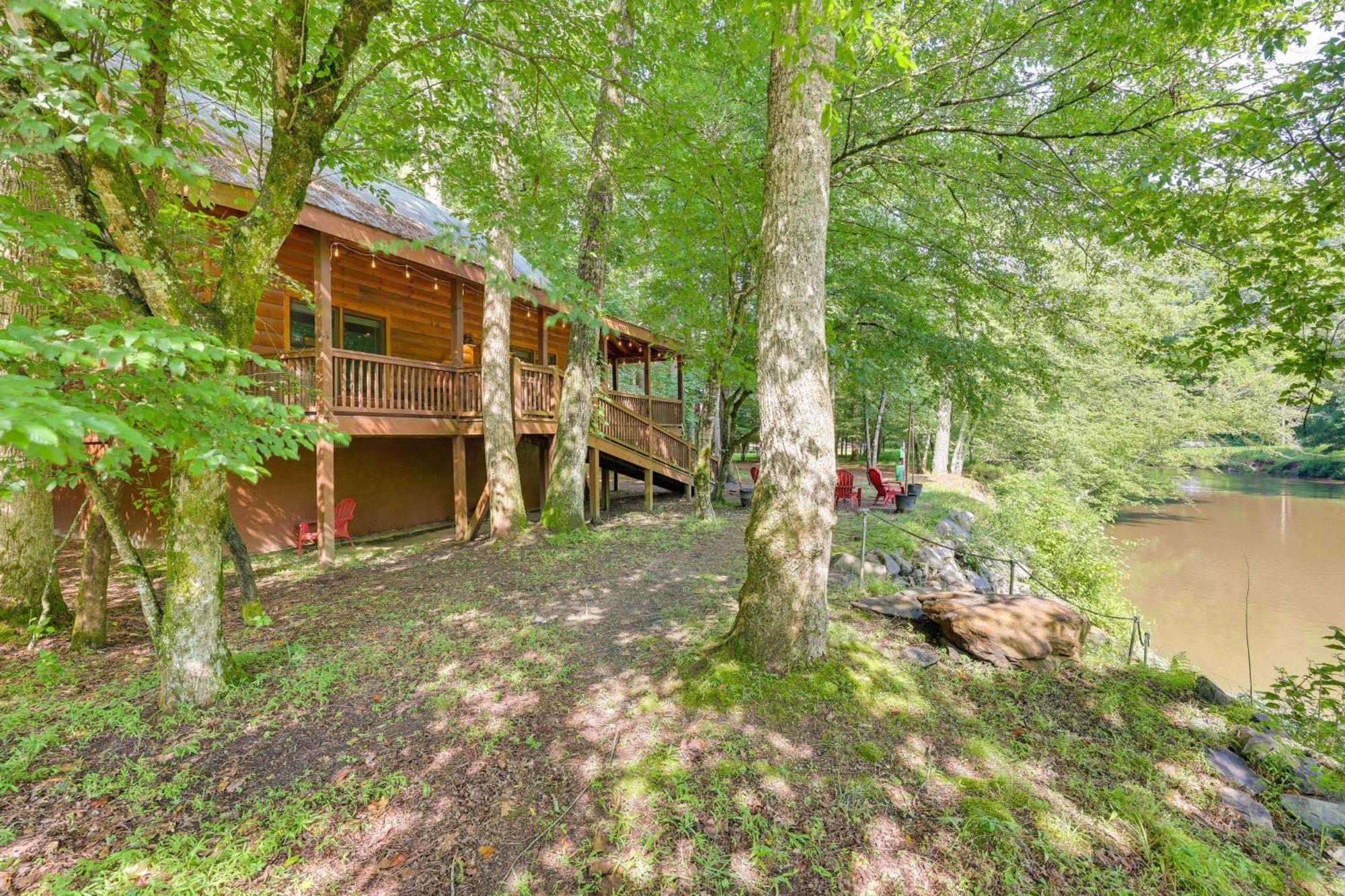 Riverfront Ellijay Cabin With Deck And Pool Access! Exterior photo